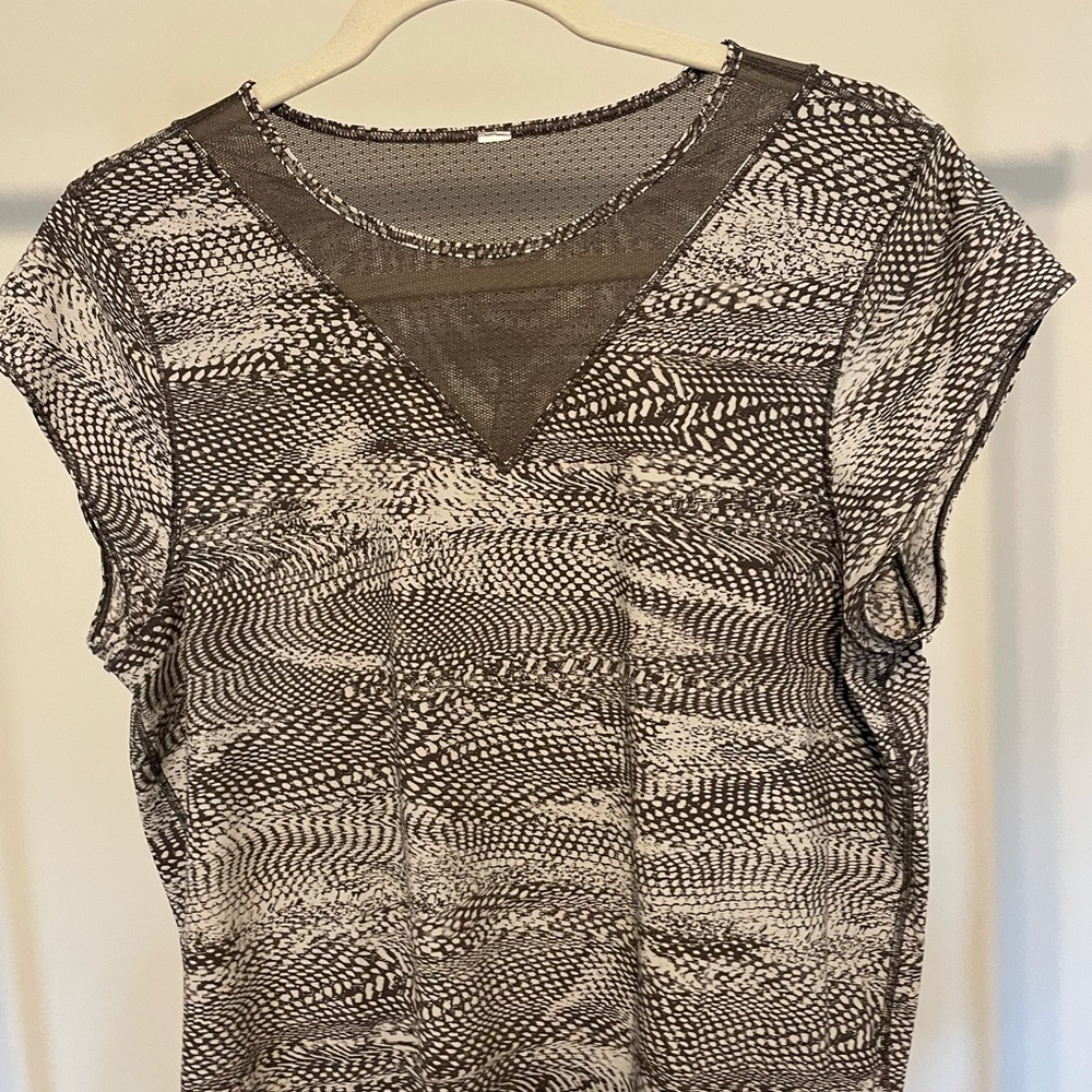 Lululemon breezy workout top
